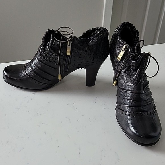 Elasio Renzoni laser cut leather booties Sz 36 Brown Cottagecore Victorian - Picture 3 of 11